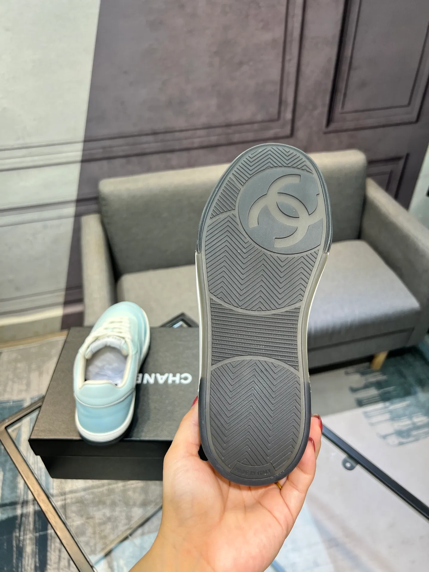 Men's men's shoes 💰660 Exclusive real shot (top version) CHANEL Chanel 2025ss color matching thick-soled casual sports shoes and sneakers. The counter is synchronized. The counter is very popular. A shoe that is very difficult to buy. The most popular thick-soled panda shoes on the Internet. It can be imagined that Xiaoxiang control can't miss it. It has both good looks and comfort. Simple and versatile white shoes. The thick sole increases the height and is super versatile. Close your eyes and wear it. Whoever wears it will look better. Upper: calfskin Lining: imported sheepskin lining Outsole: TPU original outsole Size: 35-44 (customized for women 41 and 40, and 45 for men)